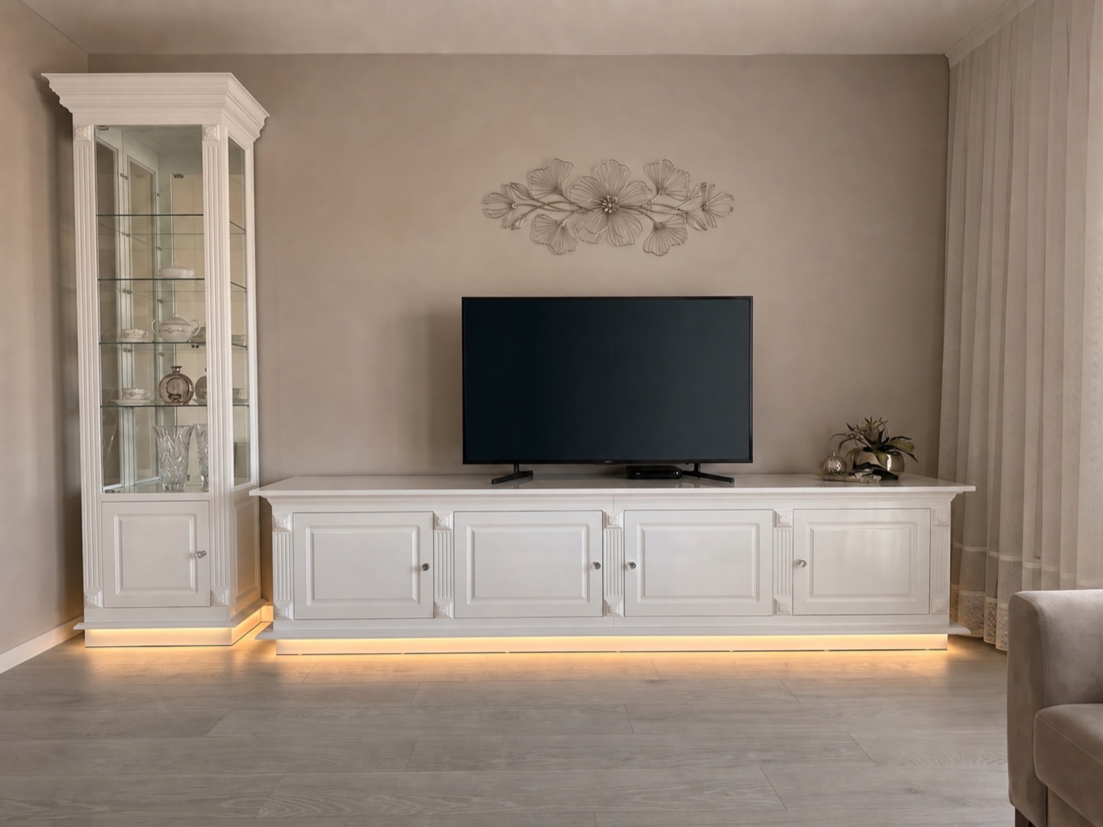Móvel de sala clássico lacado a branco alto brilho, sala de estar